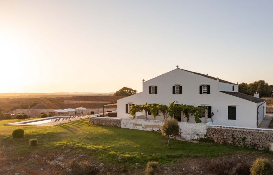 Son Costa · Casa típica rural menorquina con piscina